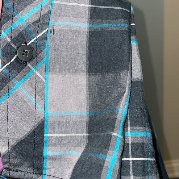 Brand: Tony Hawks. Size: boys, medium 10/12. Condition: Has two small rips. - Picture 6 of 6